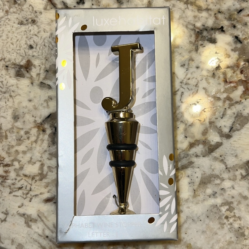 Luxehabitat wine bottle stopper “J”